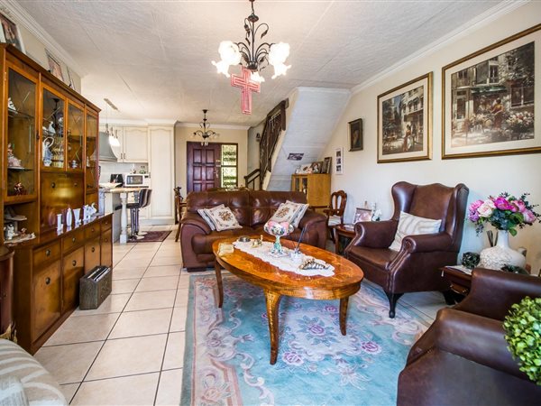 3 Bed Townhouse in Constantia Park