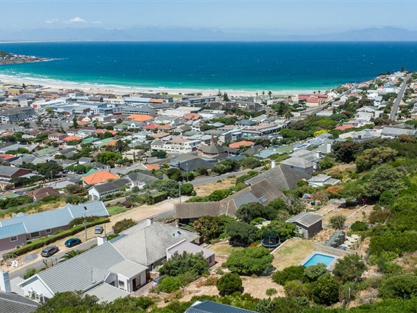 376 m² Land available in Fish Hoek
