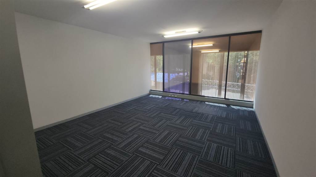175  m² Commercial space in Lynnwood photo number 4