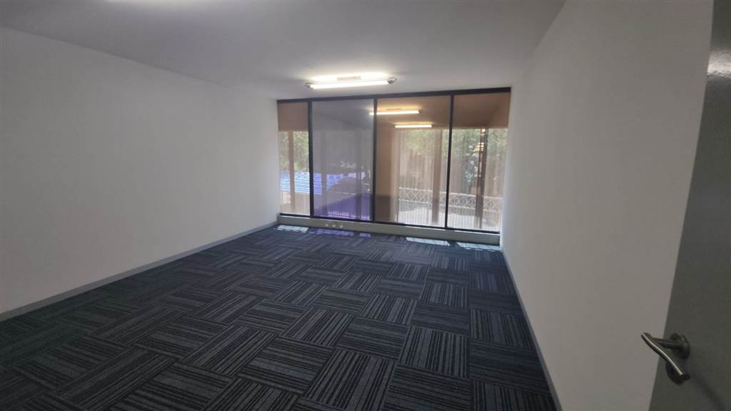 175  m² Commercial space in Lynnwood photo number 5