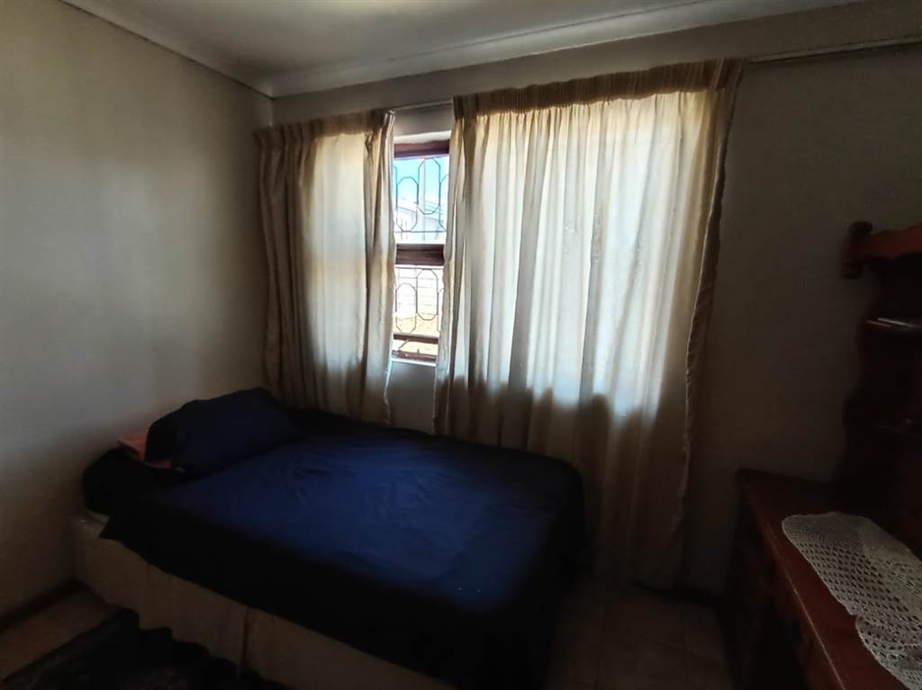 3 Bed House in Kwa Nobuhle photo number 14