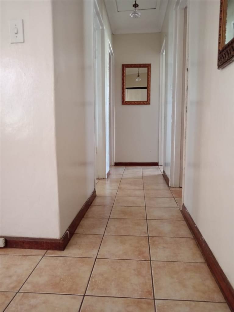 3 Bed House in Kwa Nobuhle photo number 10