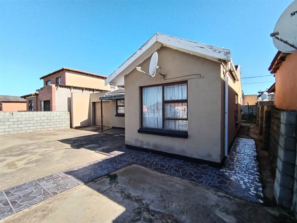 3 Bed House in Kwa Nobuhle photo number 3
