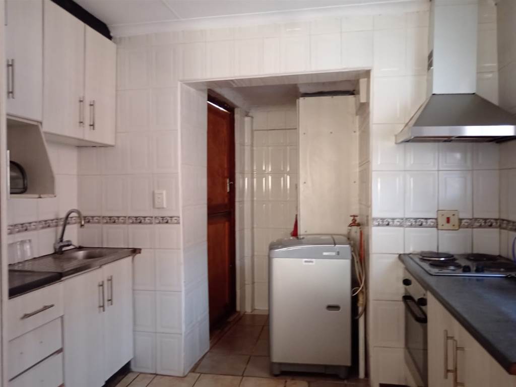 3 Bed House in Kwa Nobuhle photo number 6