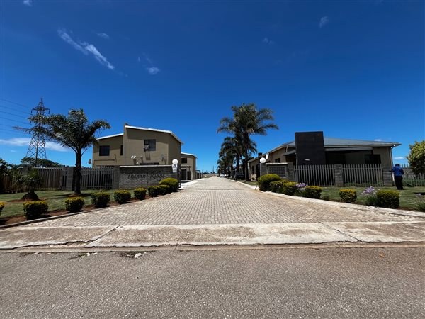 166 m² Land available in Campher Park