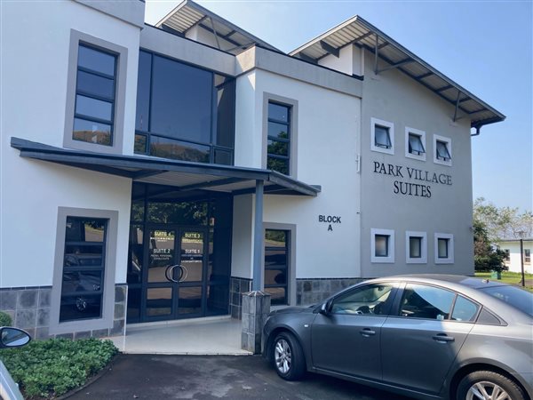 92  m² Office Space in Victoria Country Club Estate