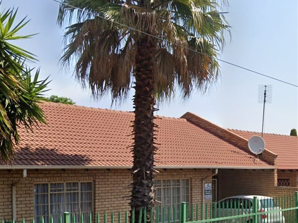 2 Bedroom Townhouse 2 Bedroom Townhouse