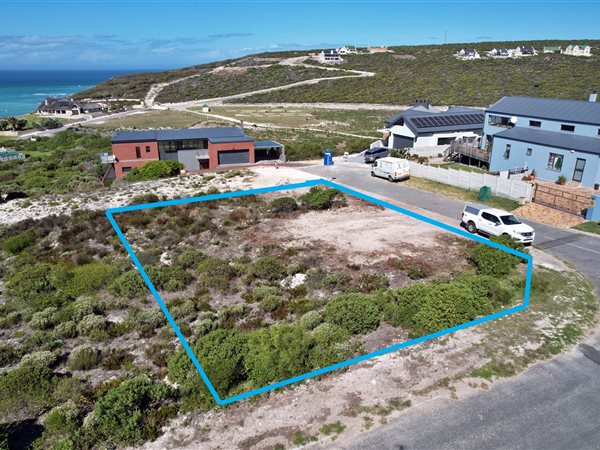 693 m² Land available in Struisbaai