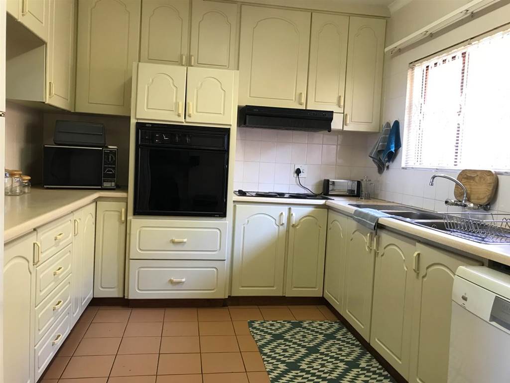3 Bed Apartment in Scottburgh Central photo number 10