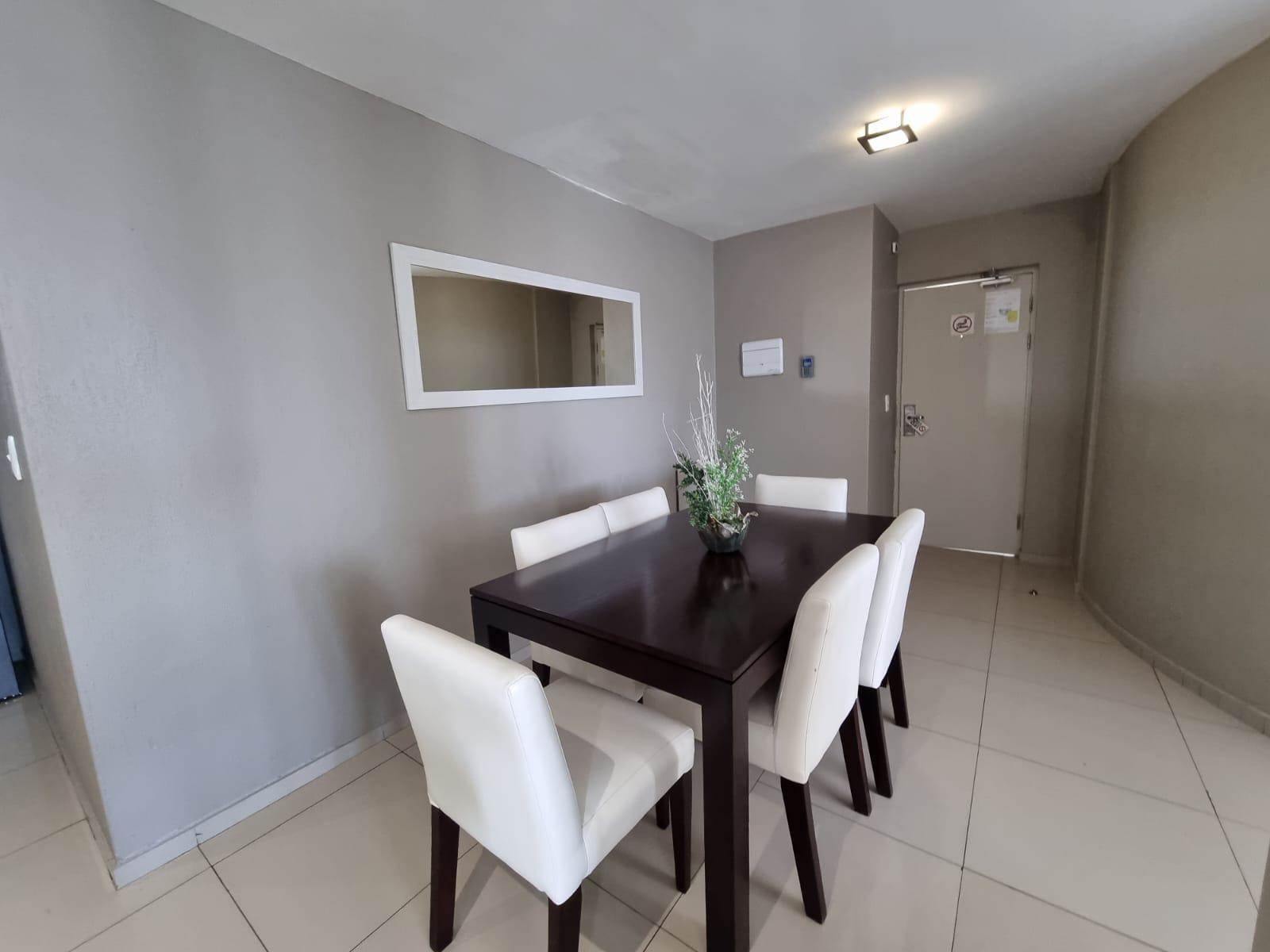 3 Bed Apartment in Tableview photo number 6