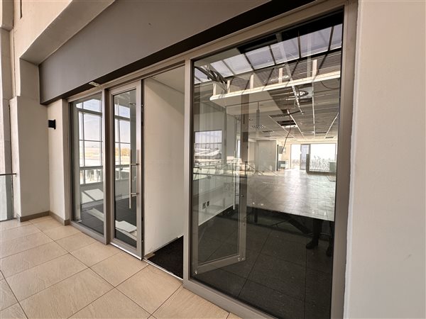 112  m² Commercial space