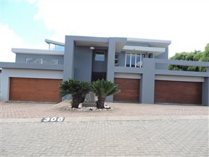 4 Bed House in Ruimsig Country Estate