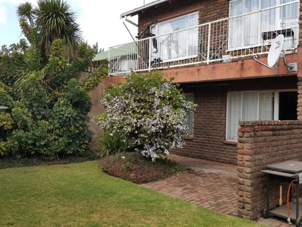 2 Bed Townhouse in Krugersdorp Central