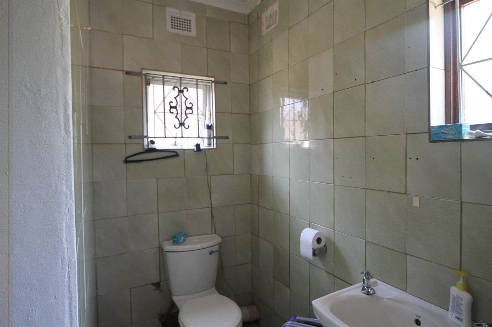4 Bed House in Tongaat Central photo number 13