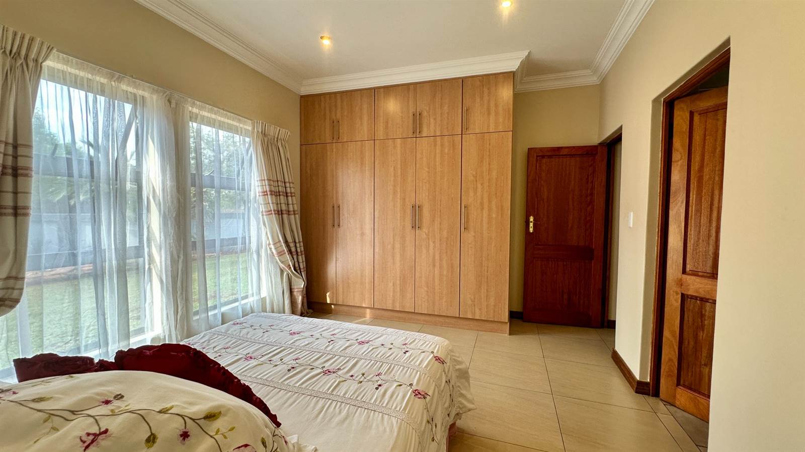 4 Bed House in Zambezi Country Estate photo number 12
