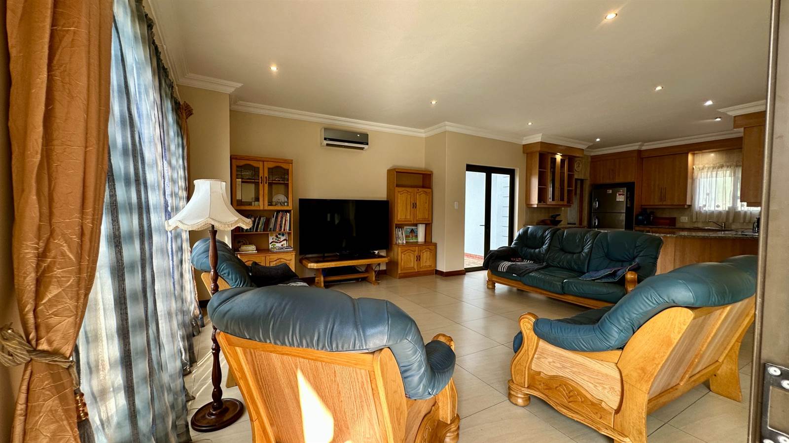 4 Bed House in Zambezi Country Estate photo number 9