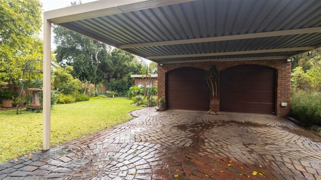 3 Bed House in Garsfontein photo number 1