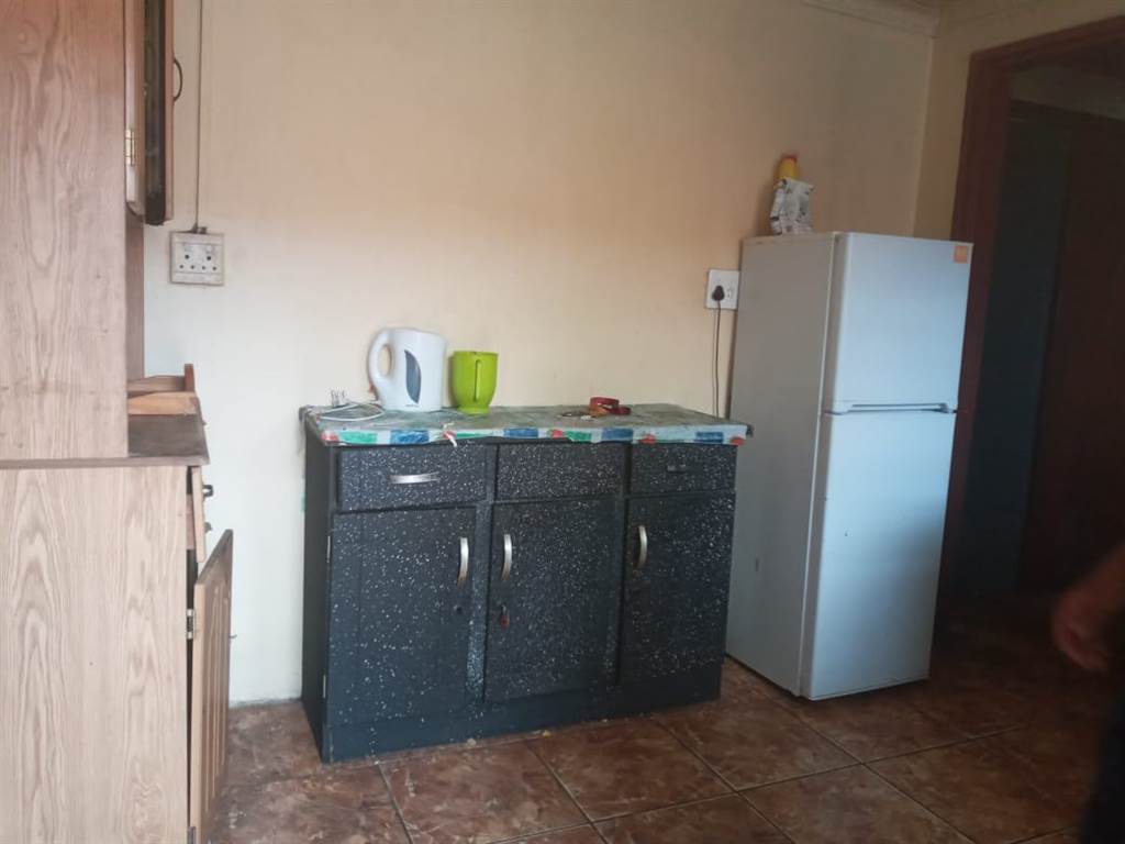 2 Bed House in Soshanguve photo number 3