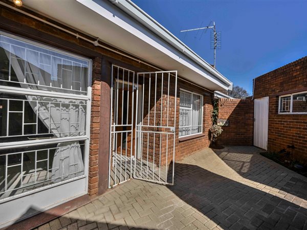 2 Bedroom Townhouse 2 Bedroom Townhouse