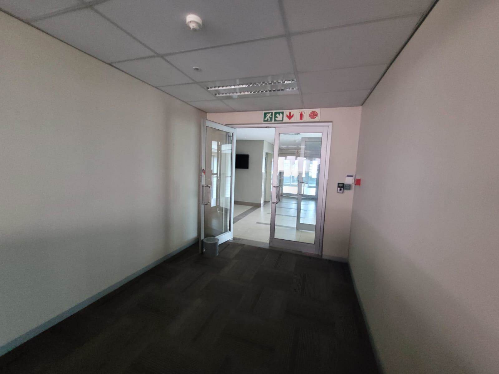 2100  m² Commercial space in Spartan photo number 26