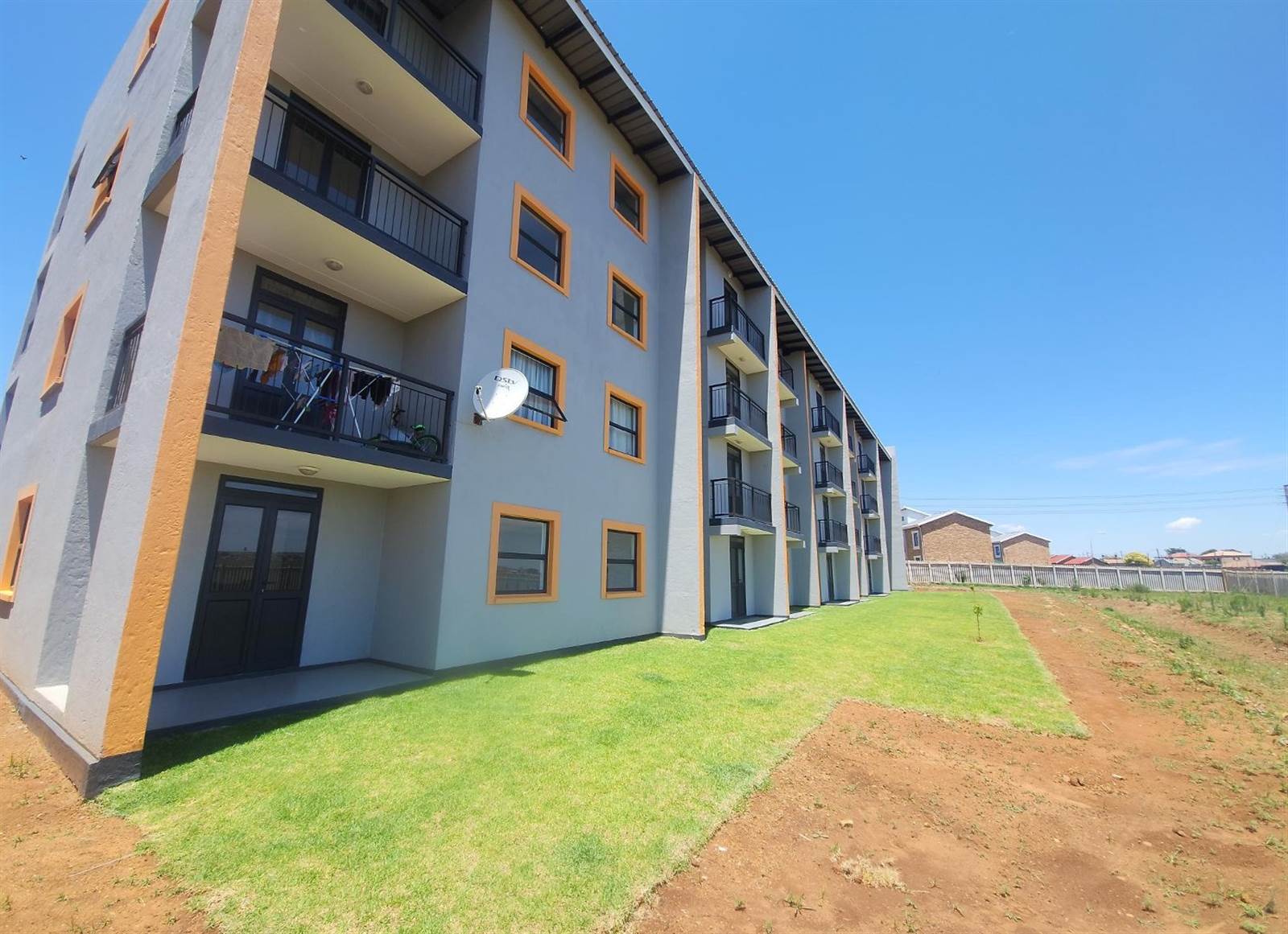 3 Bed Apartment in Protea Glen photo number 2