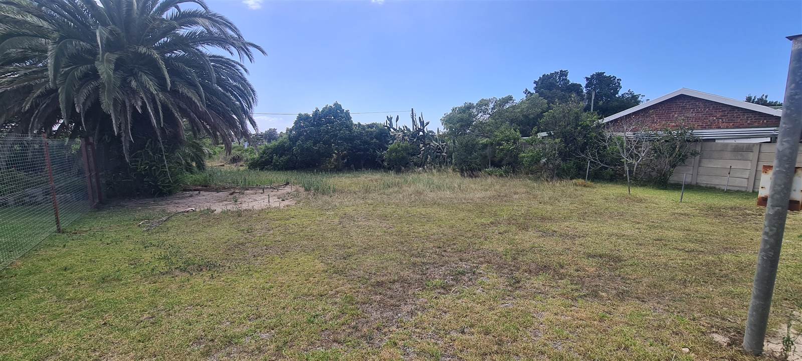 555 m² Land available in Wavecrest photo number 8