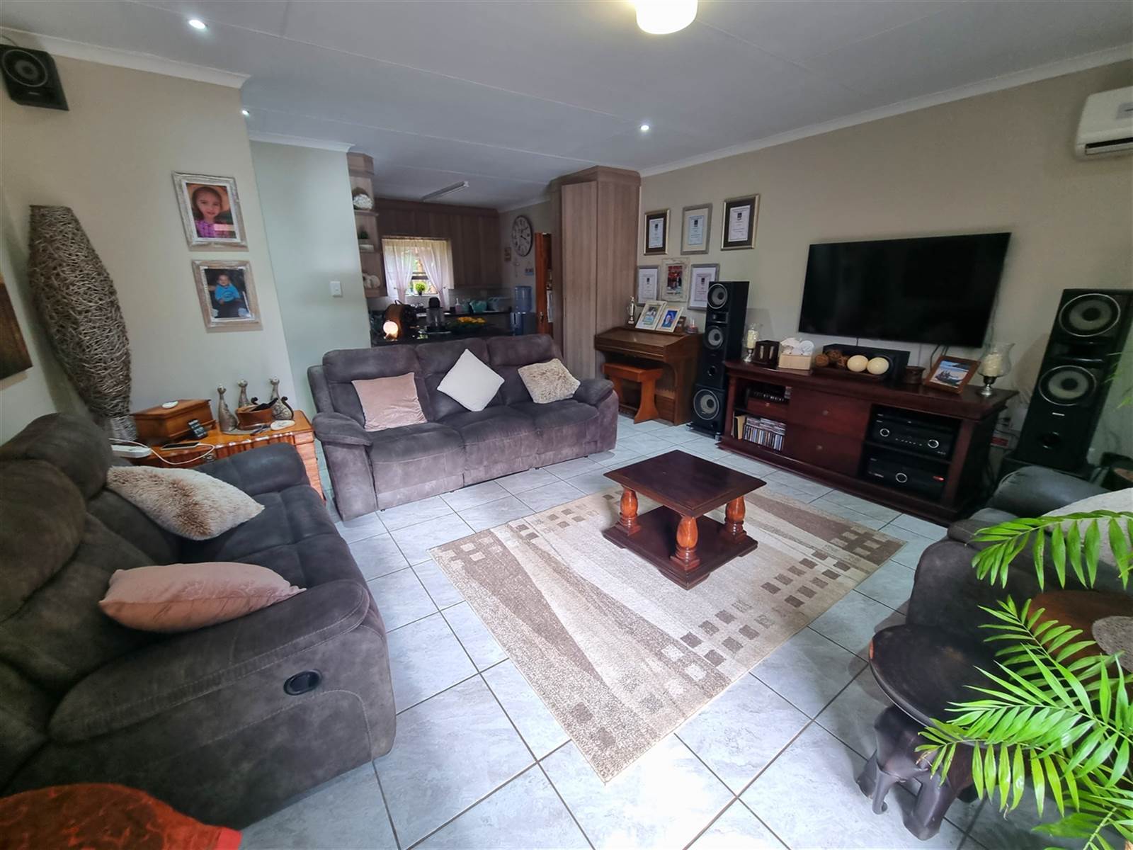 15 Bed House in Louis Trichardt photo number 7