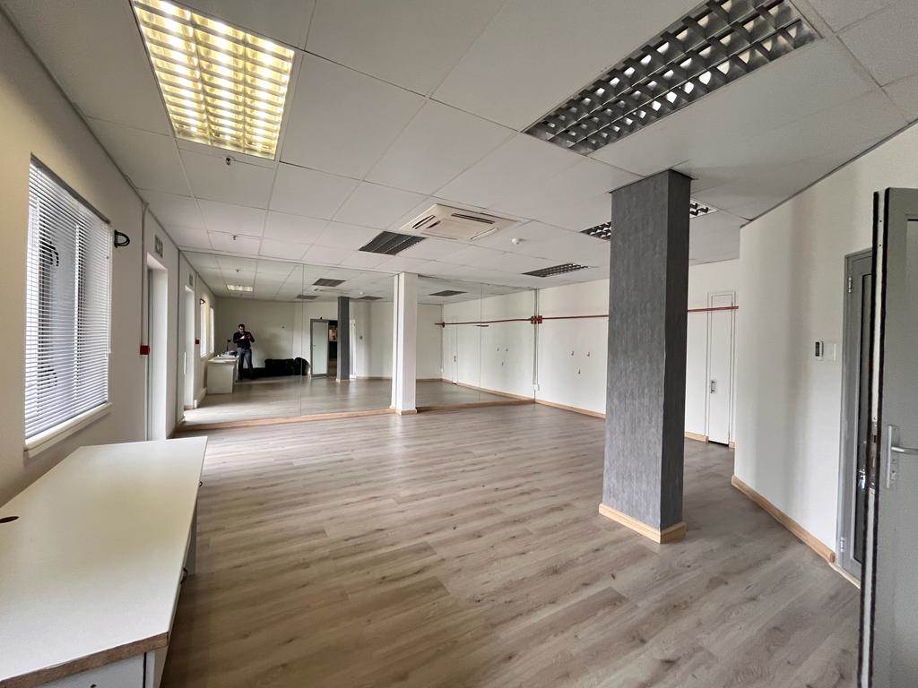 330  m² Commercial space in Bryanston photo number 9