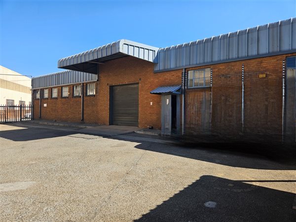 1 200  m² Industrial space