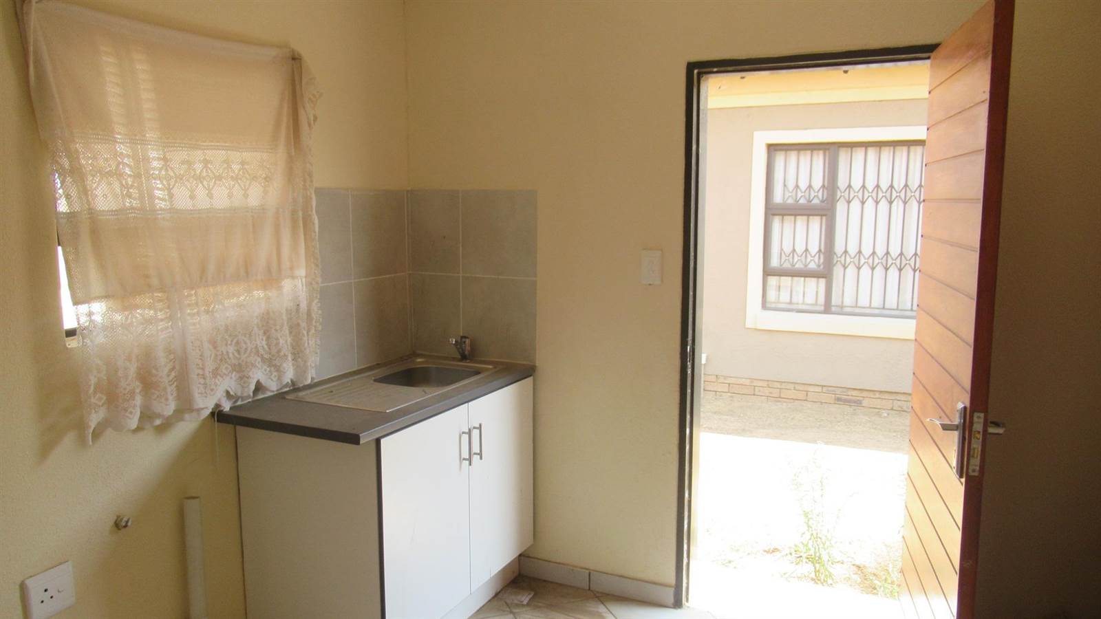 3 Bed Townhouse in Savanna City photo number 4