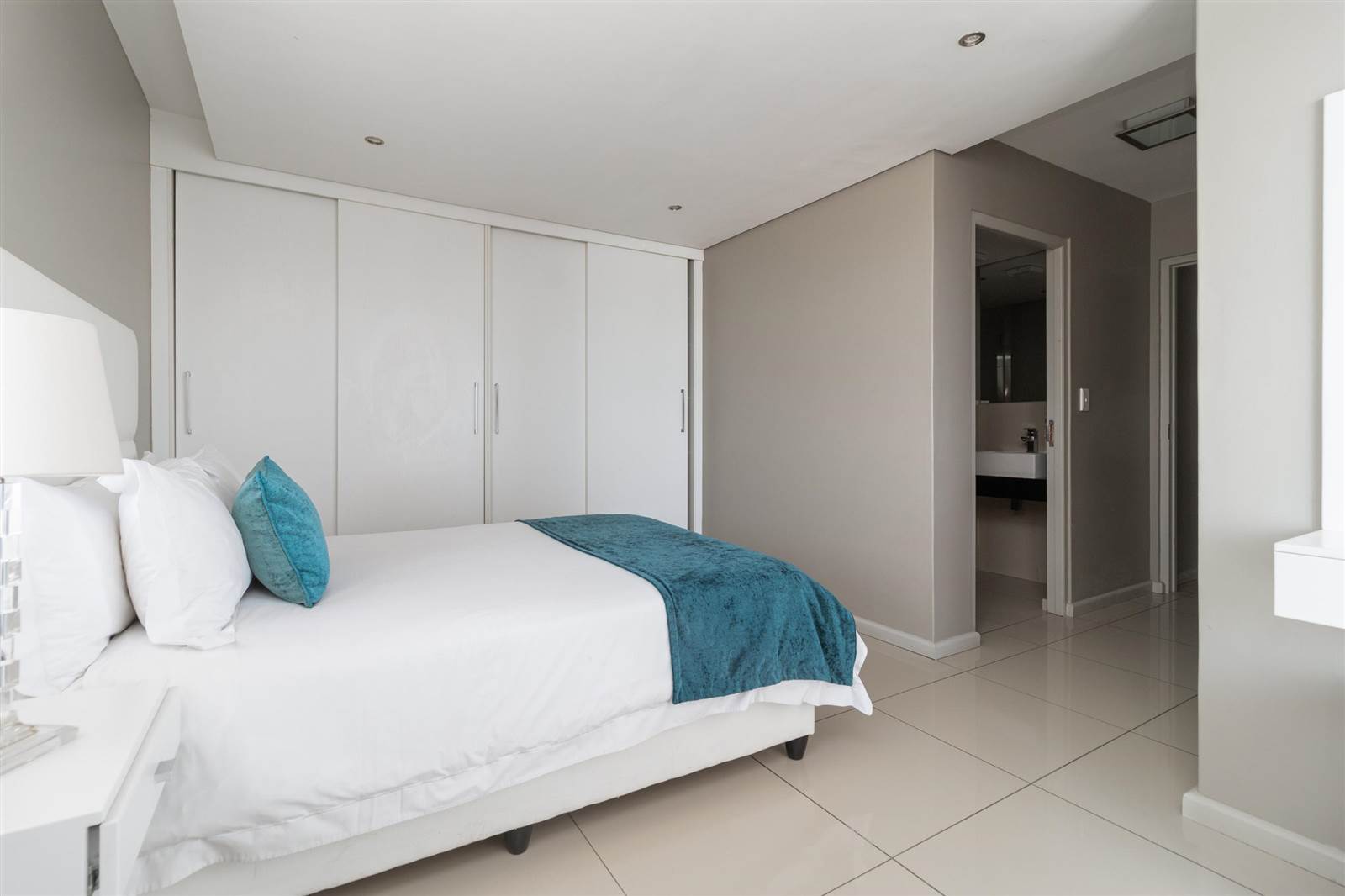 2 Bed Apartment in Bloubergstrand photo number 5