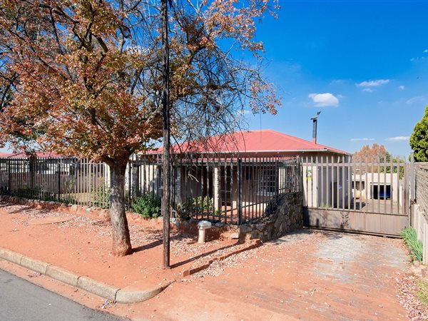3 Bedroom House 3 Bedroom House
