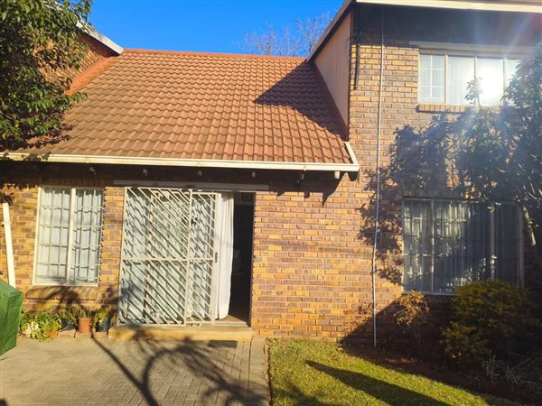 3 Bedroom Townhouse 3 Bedroom Townhouse