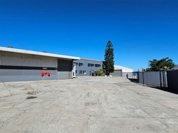 2 770  m² Industrial space