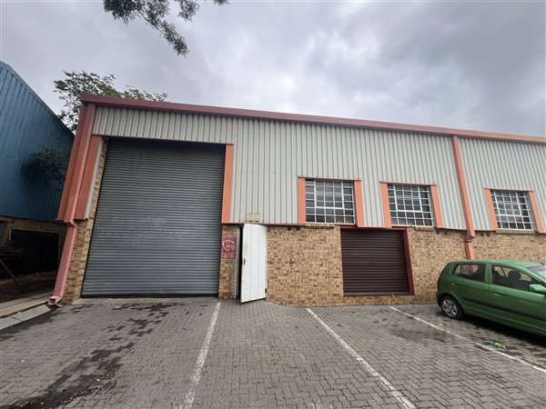 374  m² Industrial space