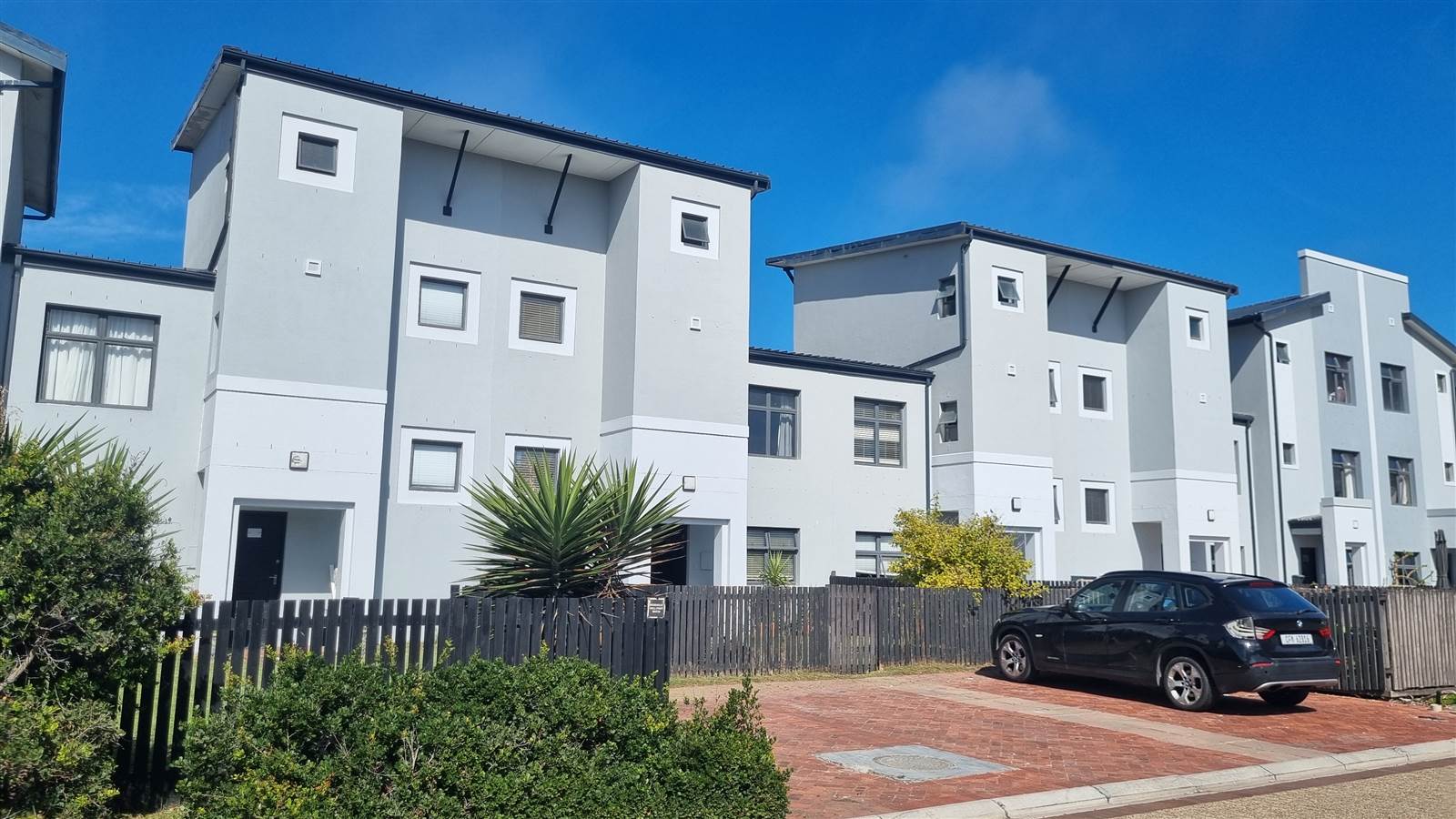 3 Bed Townhouse in Muizenberg photo number 1
