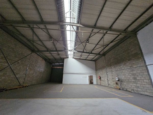 426  m² Industrial space