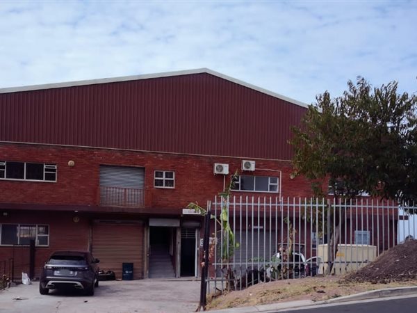 320  m² Industrial space