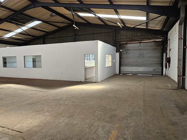 371  m² Industrial space