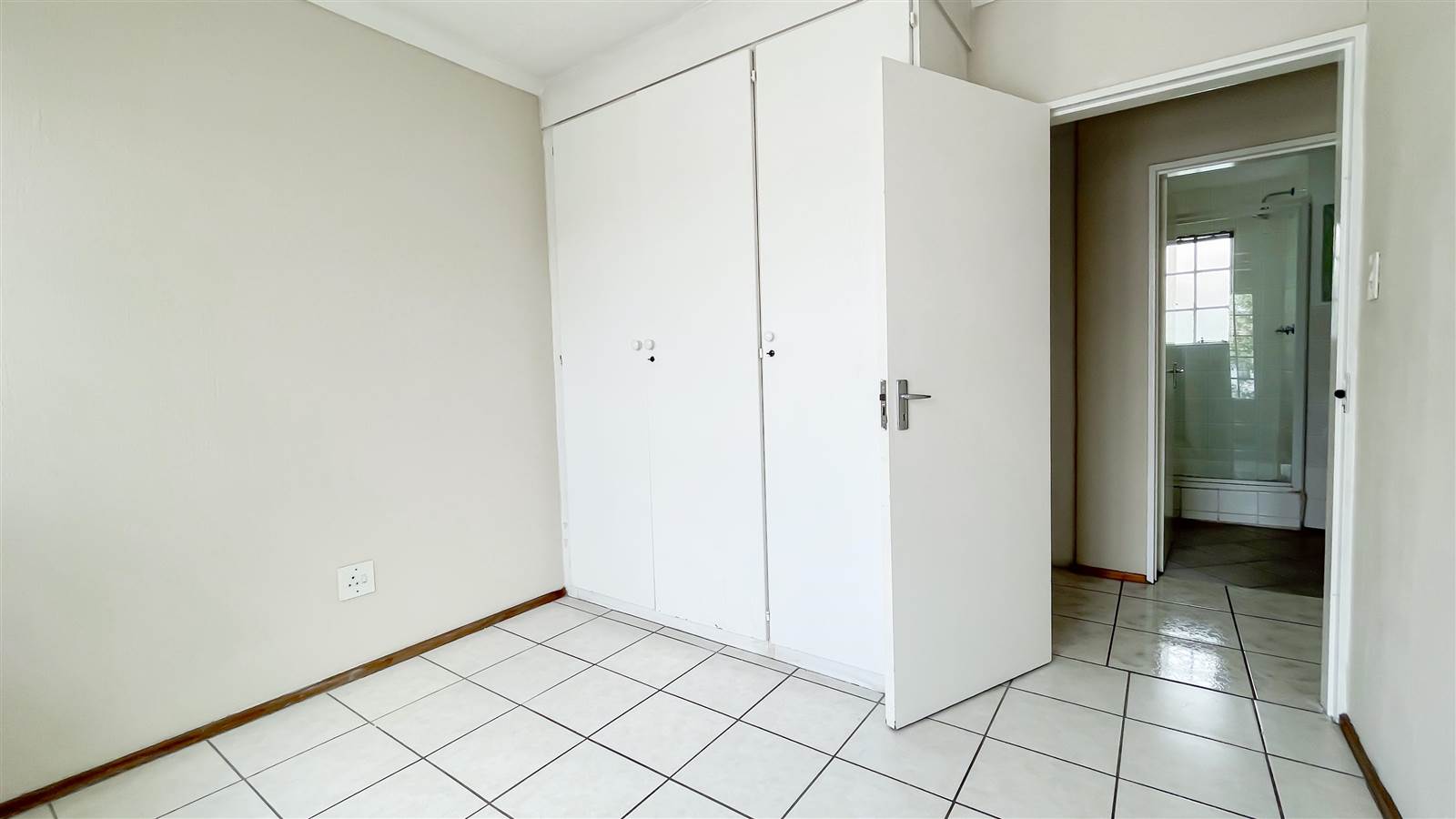 3 Bed Apartment in Marais Steyn Park photo number 12