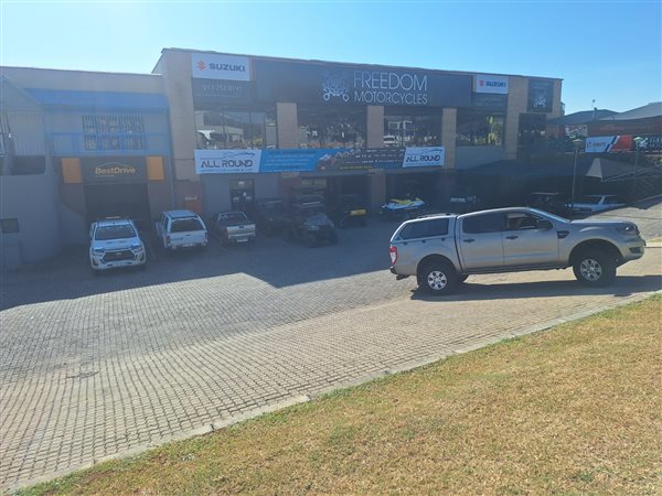 370  m² Commercial space