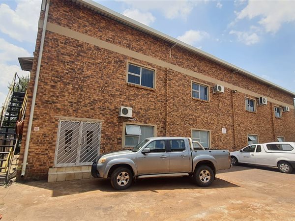315  m² Industrial space in Klipfontein