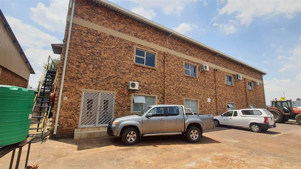 315  m² Industrial space in Klipfontein photo number 1