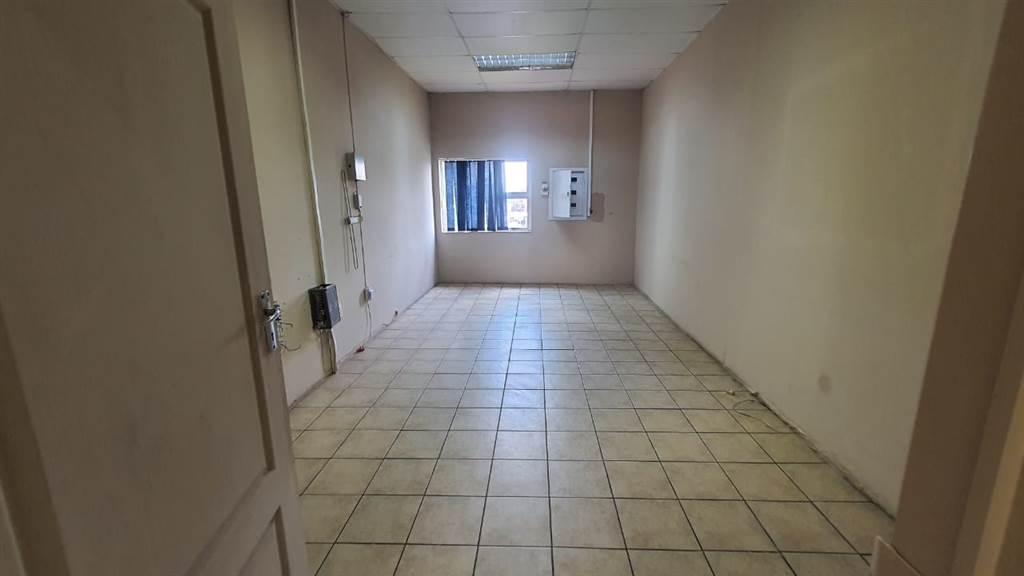 315  m² Industrial space in Klipfontein photo number 4