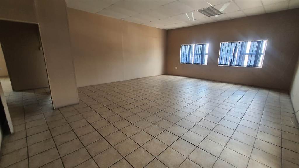 315  m² Industrial space in Klipfontein photo number 8