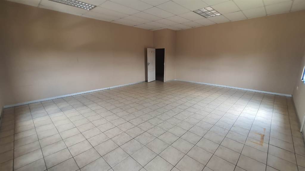 315  m² Industrial space in Klipfontein photo number 9
