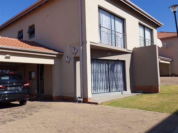3 Bedroom Townhouse 3 Bedroom Townhouse