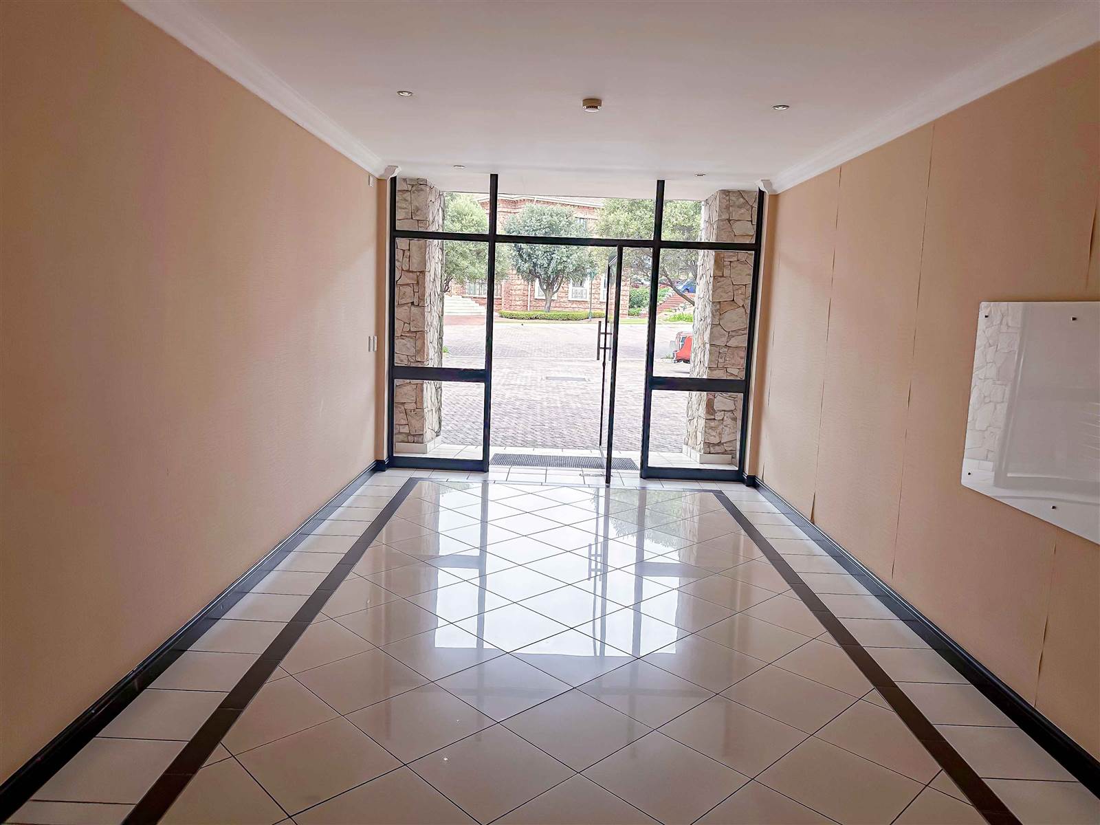 245  m² Commercial space in Bryanston photo number 3