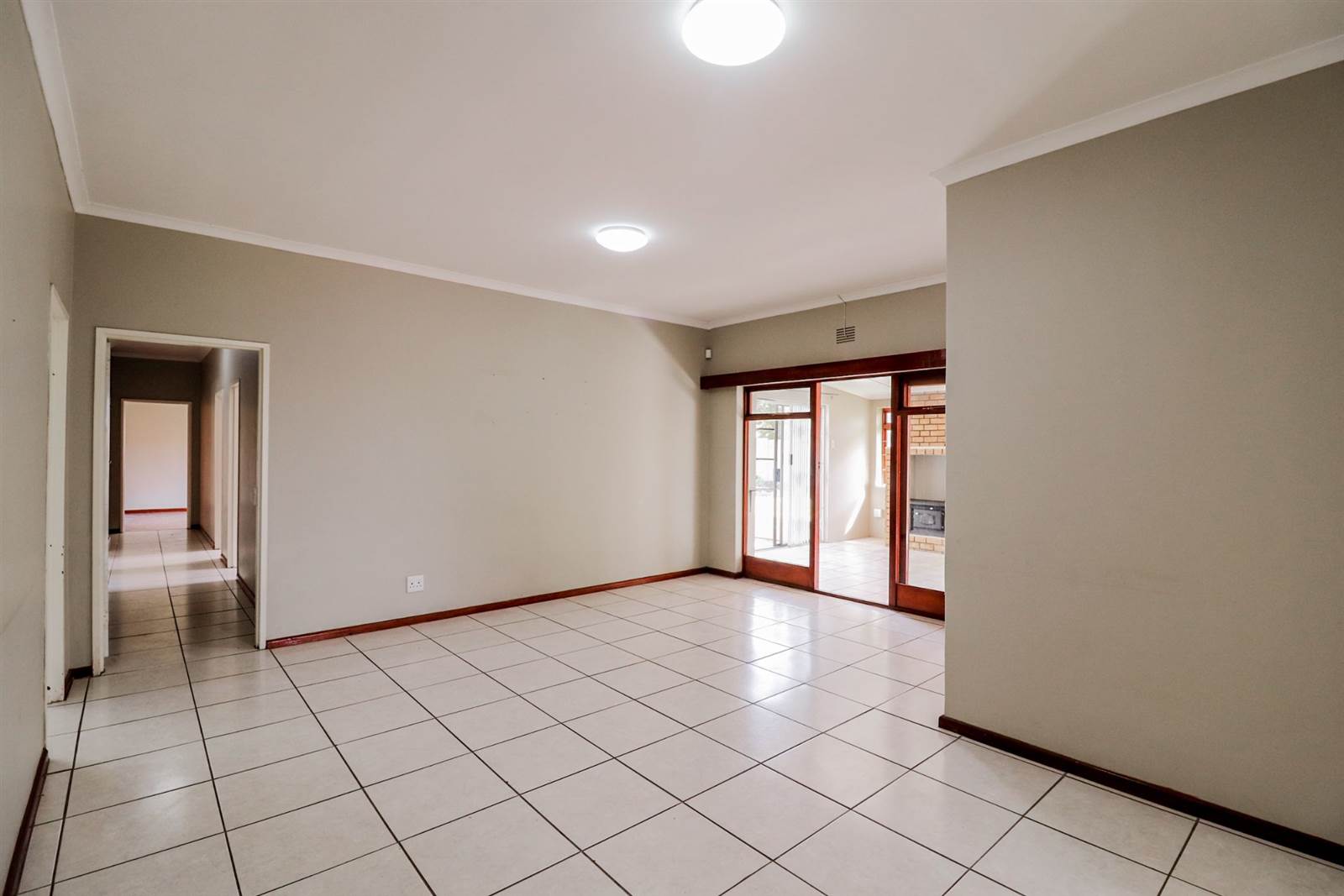 3 Bed House in Grabouw photo number 6