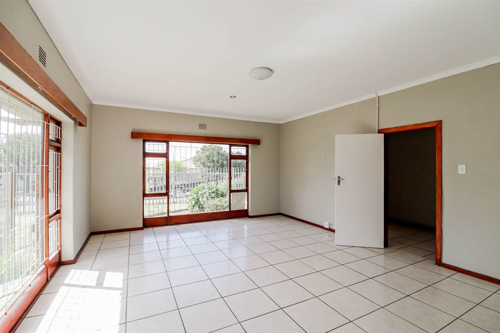 3 Bed House in Grabouw photo number 5